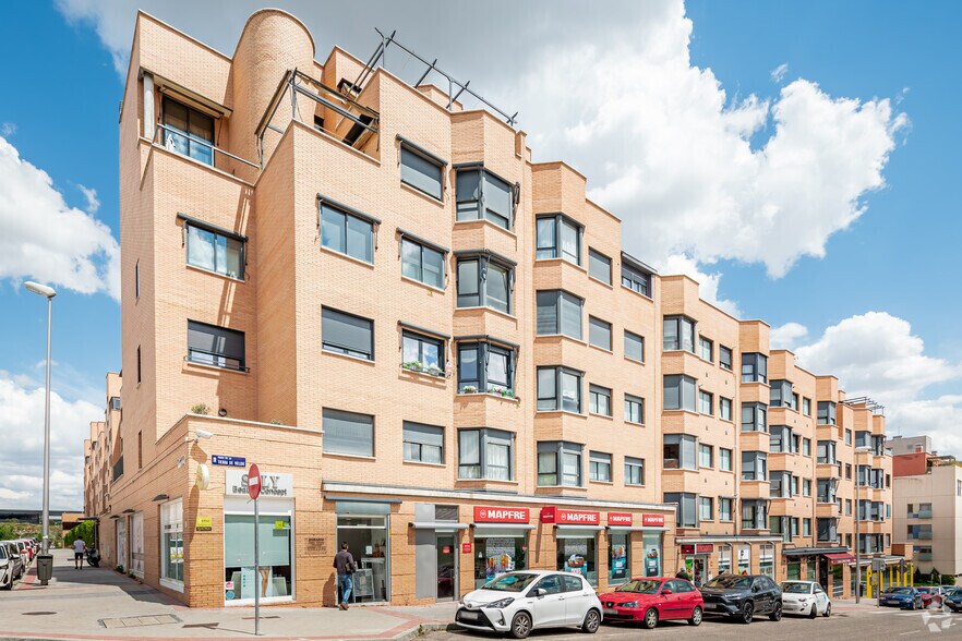 Immeuble residentiel dans Madrid, Madrid à vendre - Photo de l’immeuble – Image 2 sur 2