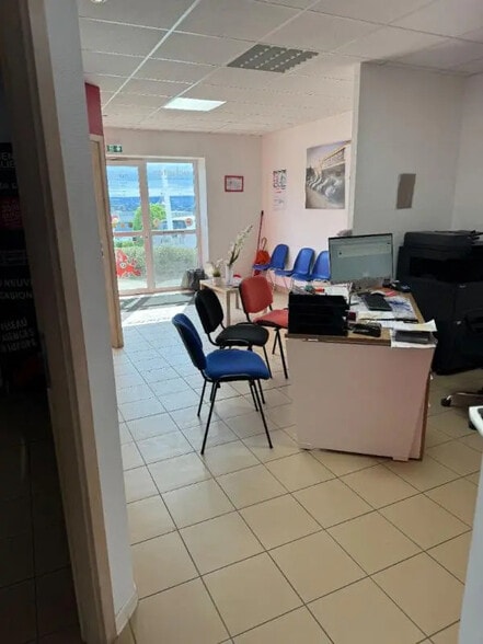 Bureau dans Miserey-Salines à louer - Photo de l’immeuble – Image 3 sur 3