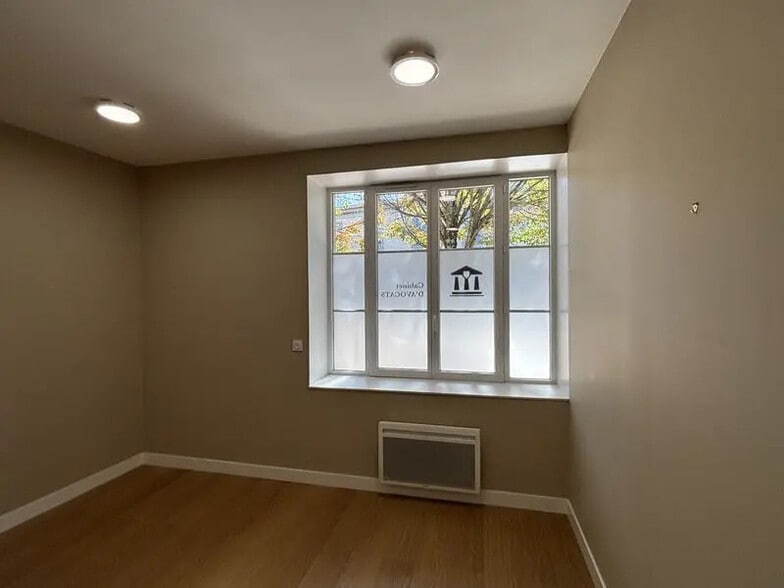 Bureau dans Bordeaux à vendre - Photo de l’immeuble – Image 2 sur 4