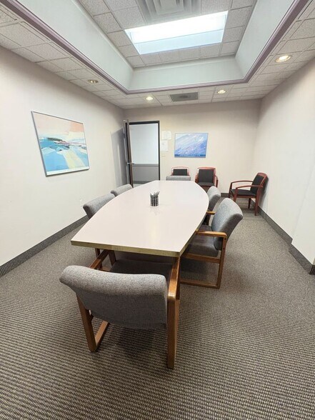 23933 Allen Rd, Trenton, MI à louer - Photo de l’immeuble – Image 3 sur 11