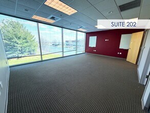 2100 S Oak St, Champaign, IL à louer Photo intérieure– Image 2 sur 2