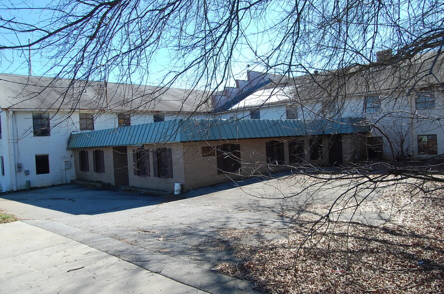 1734 E Martin Luther King Jr Dr, High Point, NC à vendre - Photo de l’immeuble – Image 2 sur 4