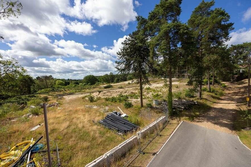 216 Hurn Rd, Ringwood à vendre - Photo principale – Image 1 sur 4