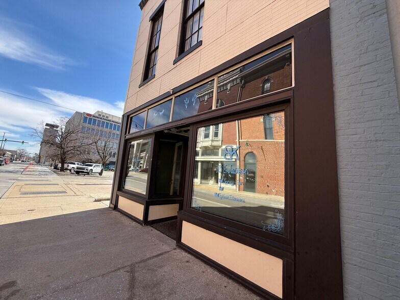 105 E Jackson St, Muncie, IN à louer - Photo de l’immeuble – Image 2 sur 3