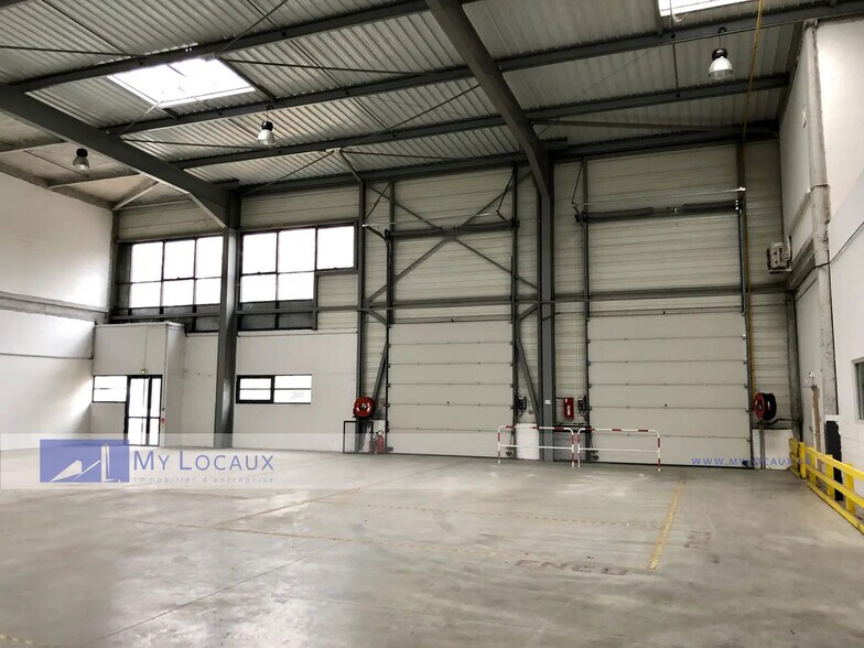 Local d’activités dans Le Blanc-Mesnil à louer - Photo de l’immeuble – Image 3 sur 4