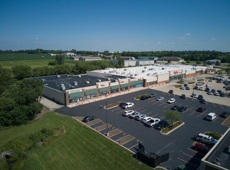 2688 DeKalb Ave, Sycamore, IL à louer - Photo de l’immeuble – Image 3 sur 17