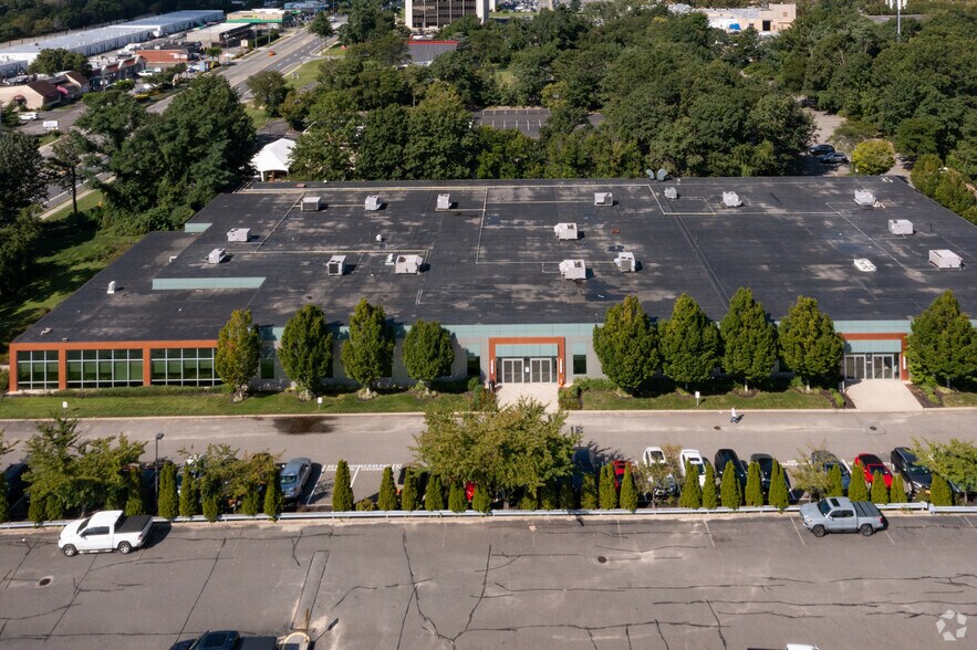 360 Motor Pky, Hauppauge, NY à louer - Photo de l’immeuble – Image 3 sur 11