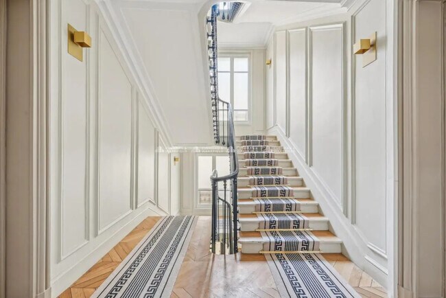 Plus de détails pour 7 Square Du Roule, Paris - Bureau à louer