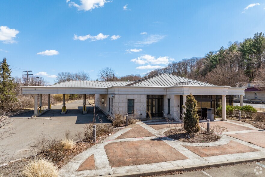 705 Milford Rd, East Stroudsburg, PA à vendre - Photo de l’immeuble – Image 2 sur 11