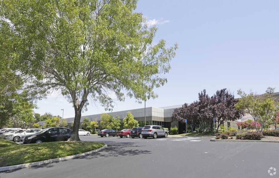46700-46740 Lakeview Blvd, Fremont, CA à louer - Photo de l’immeuble – Image 1 sur 5