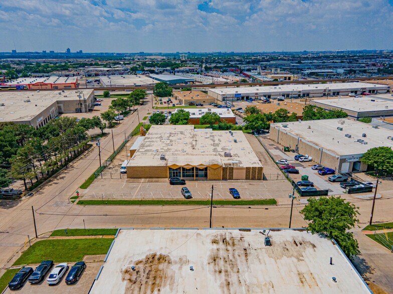 11211 Gemini Ln, Dallas, TX à vendre - Photo de l’immeuble – Image 2 sur 5