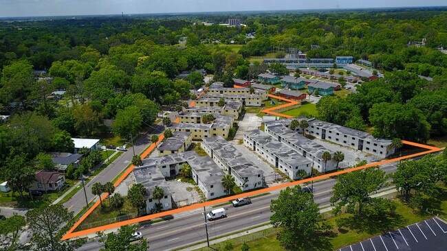 Plus de détails pour 4646 Moncrief Rd, Jacksonville, FL - Logement à vendre