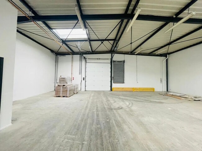 Plus de détails pour Industriel/Logistique à louer