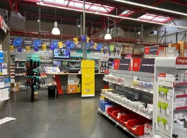 Industriel/Logistique dans Saint-Étienne-du-Rouvray à louer - Photo de l’immeuble – Image 2 sur 8