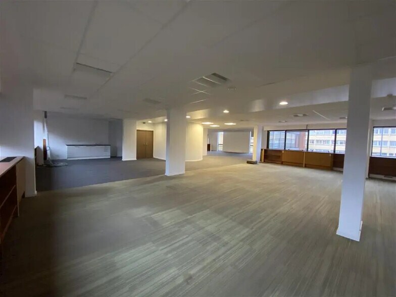 Bureau dans Ivry-sur-Seine à louer - Photo de l’immeuble – Image 2 sur 9