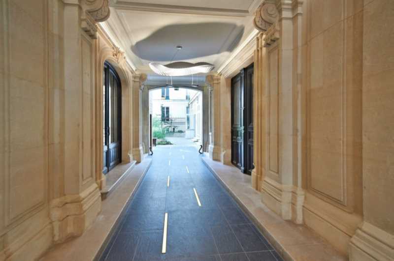 Bureau dans Paris à vendre - Hall d’entrée – Image 1 sur 10