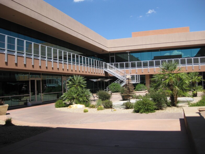 9500 E Ironwood Square Dr, Scottsdale, AZ à louer - Photo de l’immeuble – Image 3 sur 8