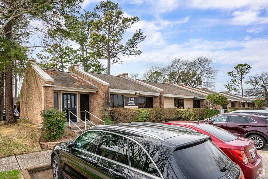 2611 FM 1960 Rd, Houston, TX à louer - Photo principale – Image 1 sur 10