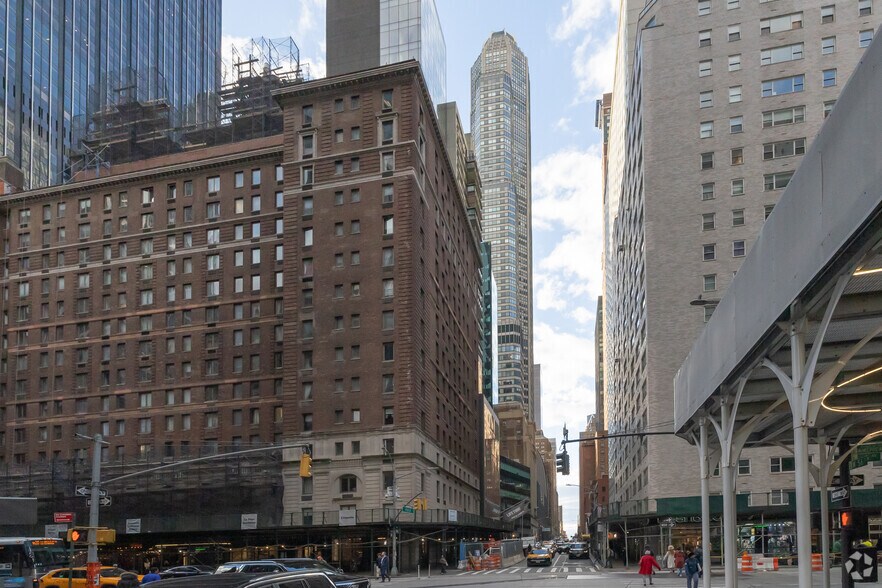 156 W 56th St, New York, NY à louer - Photo de l’immeuble – Image 2 sur 30