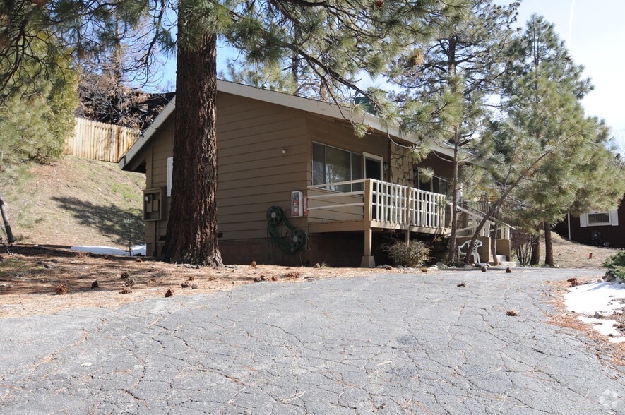 1054-1098 State Highway 2, Wrightwood, CA à vendre - Photo de l’immeuble – Image 2 sur 78