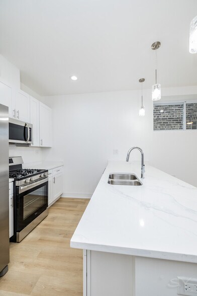 542 Lawndale ave, Chicago, IL à vendre - Photo de l’immeuble – Image 3 sur 9