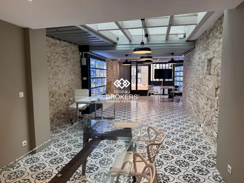 Local commercial dans Saint-Rémy-de-Provence à louer - Photo de l’immeuble – Image 3 sur 4