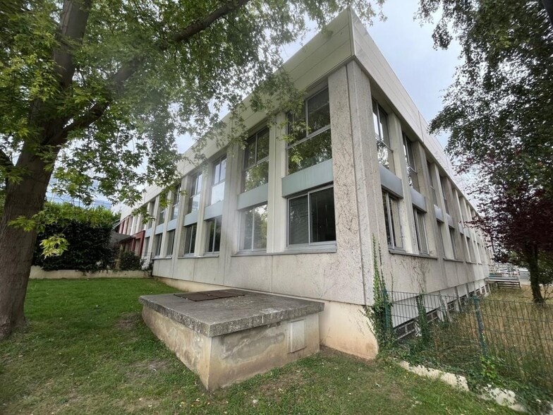 Bureau dans Saint Germain En Laye à louer - Photo de l’immeuble – Image 2 sur 12
