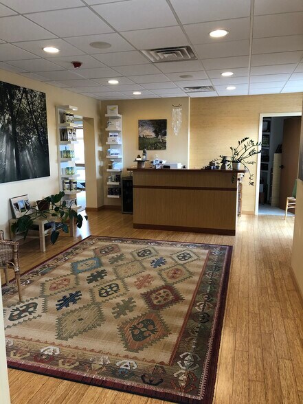 17 Glen Pond Dr, Red Hook, NY à louer - Photo de l’immeuble – Image 1 sur 7