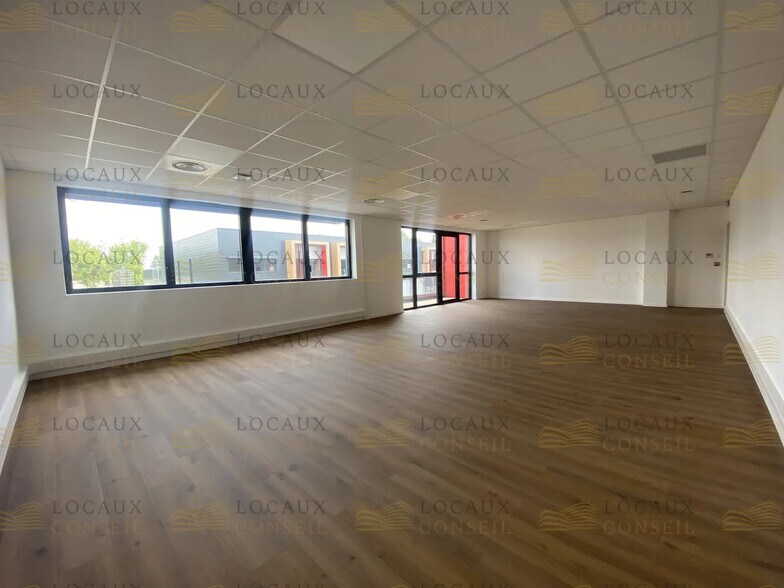 Local d’activités dans Éragny à louer - Photo intérieure – Image 2 sur 21