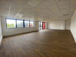 Local d’activités dans Éragny à louer Photo intérieure– Image 2 sur 16