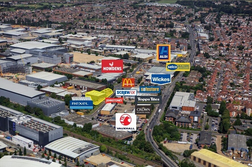 121 Yarmouth Rd, Slough à louer - Photo de l’immeuble – Image 3 sur 6