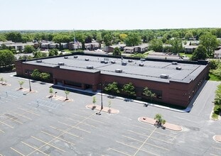 12695 W National Ave, New Berlin, WI à louer Photo de l’immeuble– Image 2 sur 14