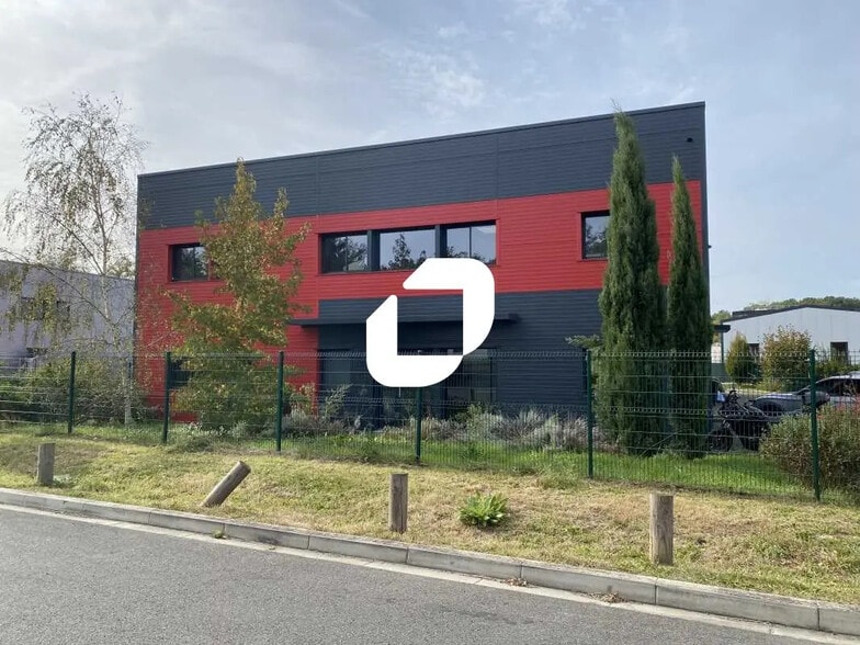 Local d’activités dans Dourdan à louer - Photo de l’immeuble – Image 2 sur 19