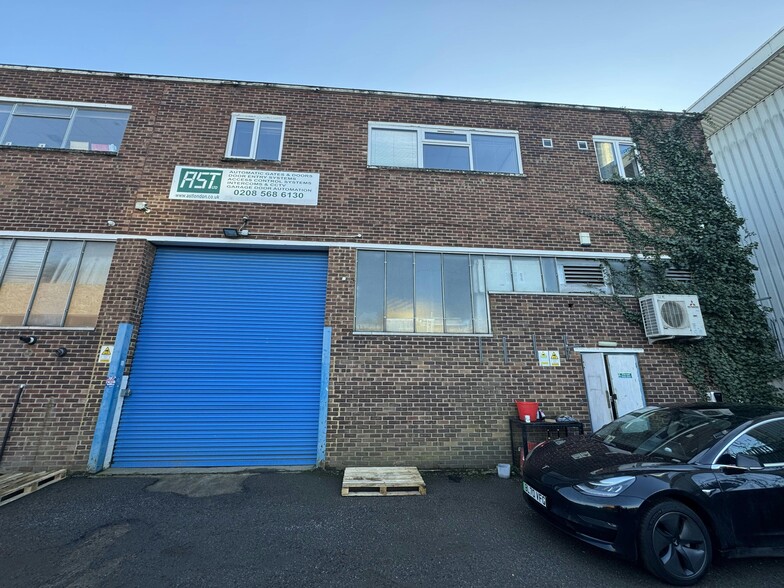 161-163 Staines Rd, Hounslow à louer - Photo de l’immeuble – Image 2 sur 8