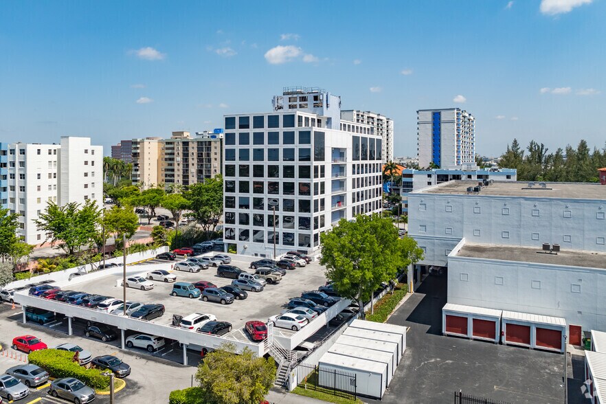 5040 NW 7th St, Miami, FL à louer - Photo de l’immeuble – Image 3 sur 6