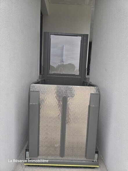 Bureau dans Aigues-Mortes à louer - Photo intérieure – Image 2 sur 3