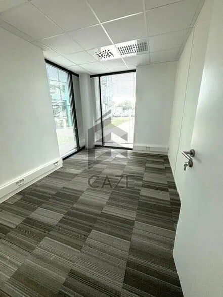 Bureau dans ARTIGUES-PRÈS-BORDEAUX à louer - Photo de l’immeuble – Image 1 sur 5