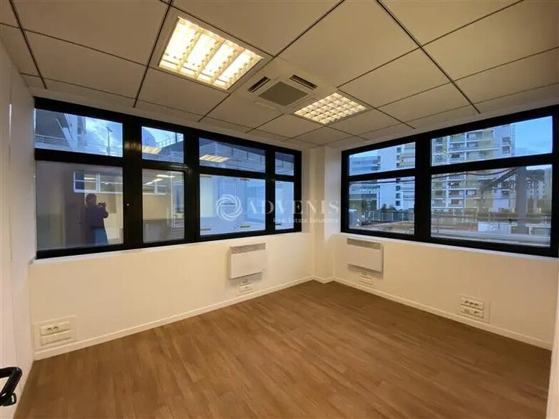 Bureau dans Issy-les-Moulineaux à louer - Photo intérieure – Image 2 sur 9