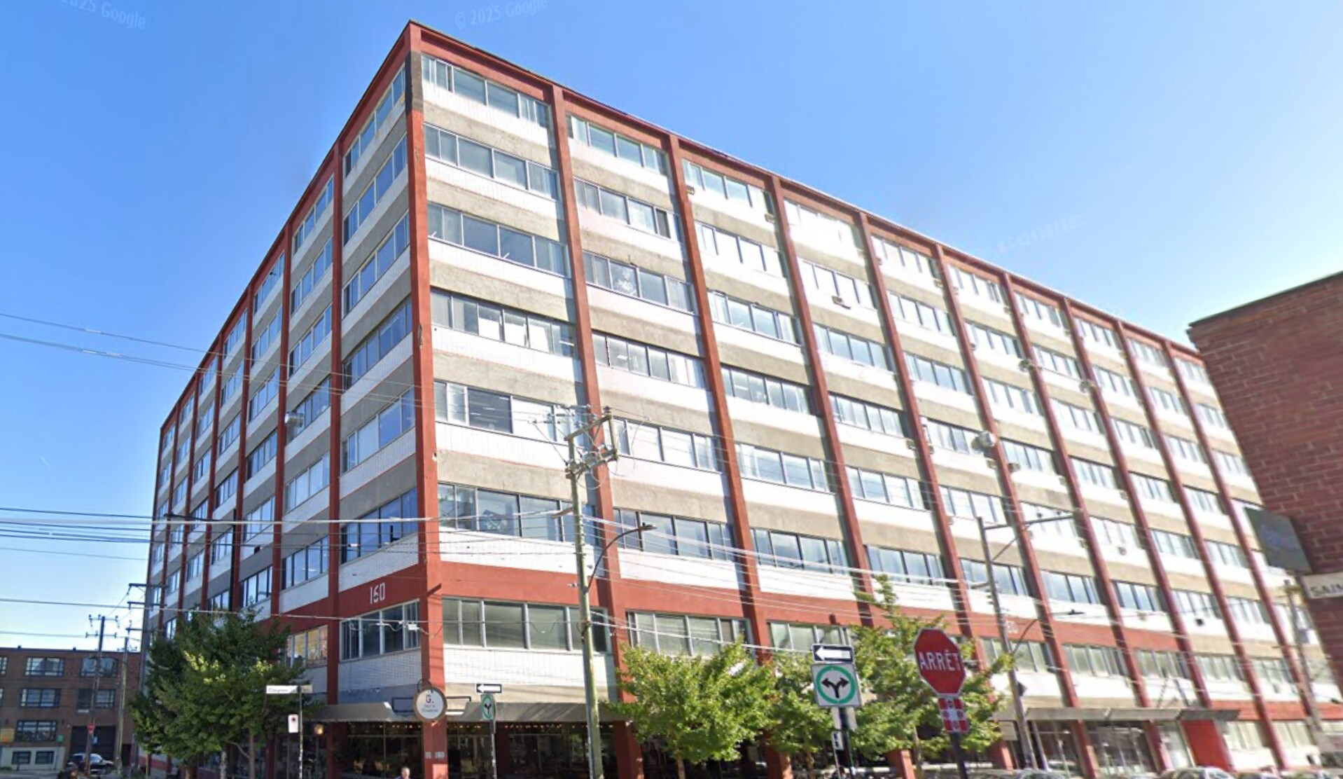 160 est R. Saint Viateur, Montréal, QC à louer Photo de l’immeuble– Image 1 sur 2