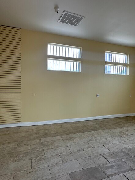 1721 E Mariposa Rd, Stockton, CA à vendre - Photo de l’immeuble – Image 3 sur 7