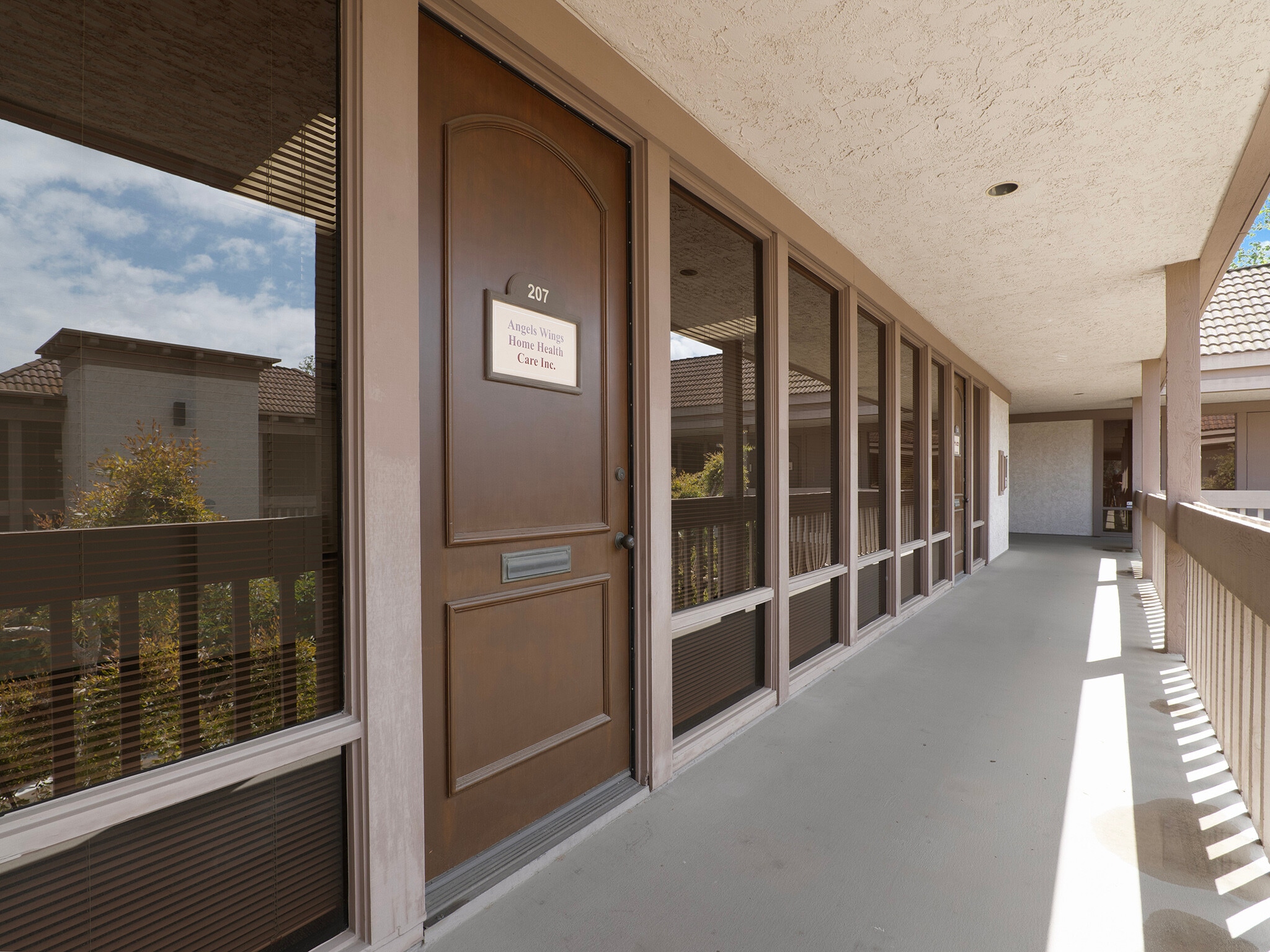 601 E Daily Dr, Camarillo, CA à louer Photo intérieure– Image 1 sur 10
