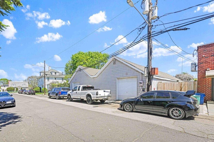 225 Nassau St, Hewlett, NY à vendre - Photo de l’immeuble – Image 2 sur 24