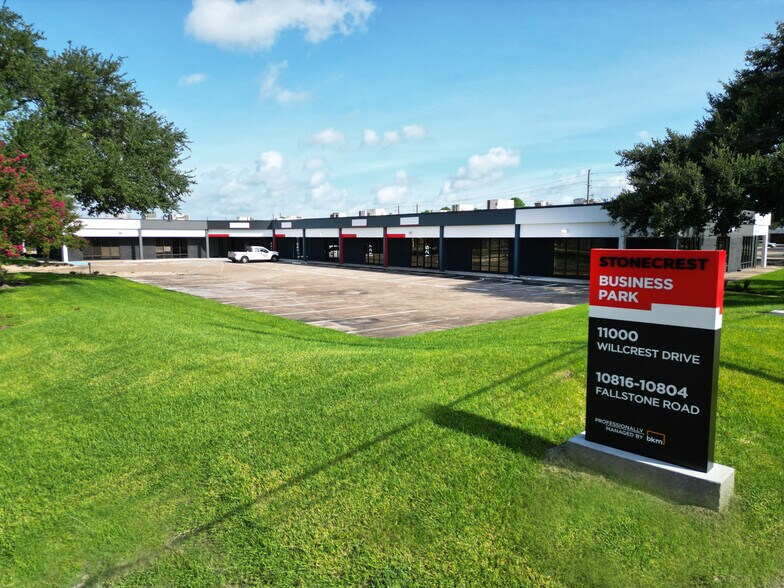 10812 Fallstone Rd, Houston, TX à louer - Photo de l’immeuble – Image 3 sur 12