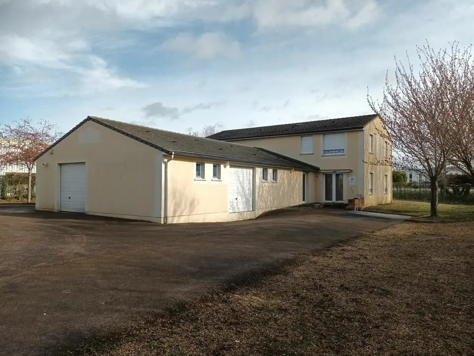 Local d’activités dans Val-de-Reuil à louer Photo de l’immeuble– Image 1 sur 9