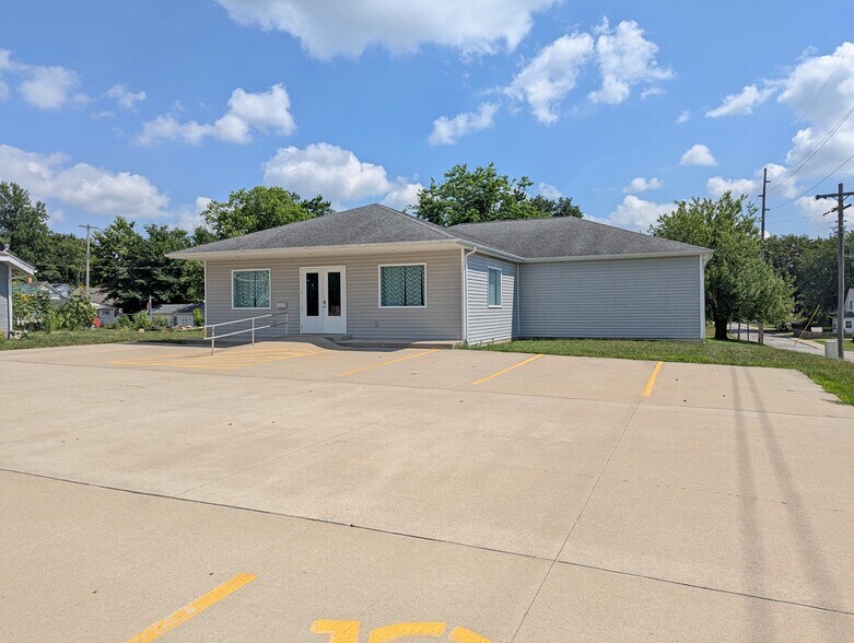 1110 School st, Hillsboro, IL à vendre - Photo de l’immeuble – Image 2 sur 17