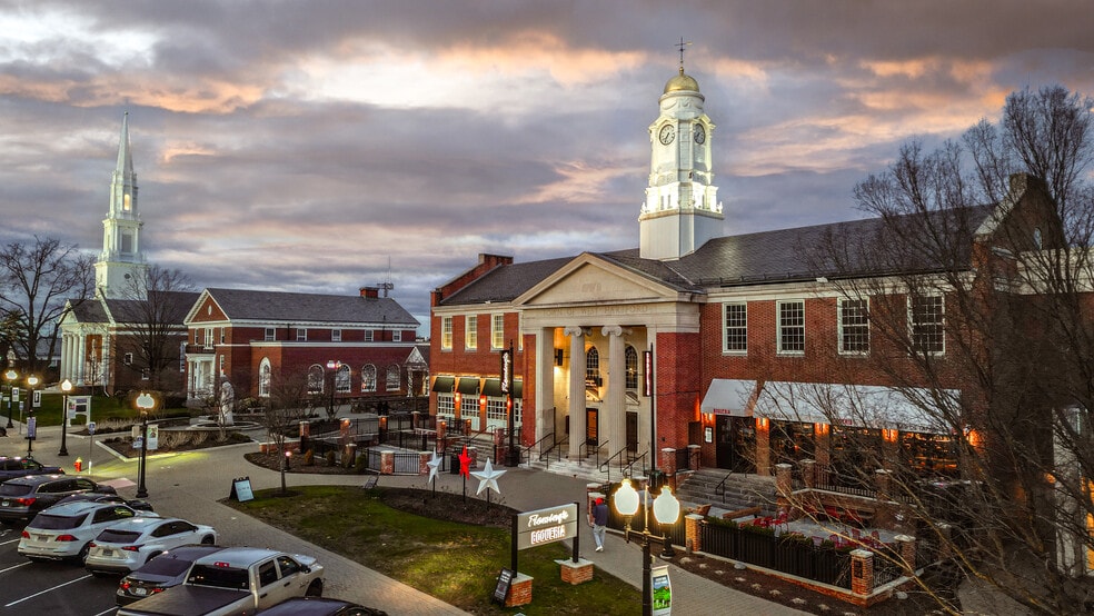 62 Memorial Rd, West Hartford, CT à louer - Photo de l’immeuble – Image 3 sur 13