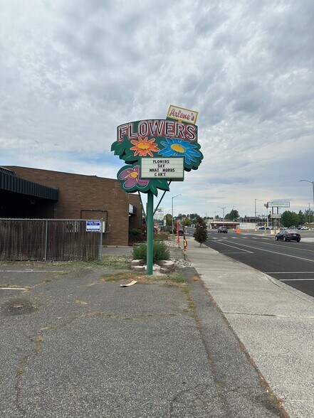 1177 Lee Blvd, Richland, WA à louer - Photo de l’immeuble – Image 2 sur 9