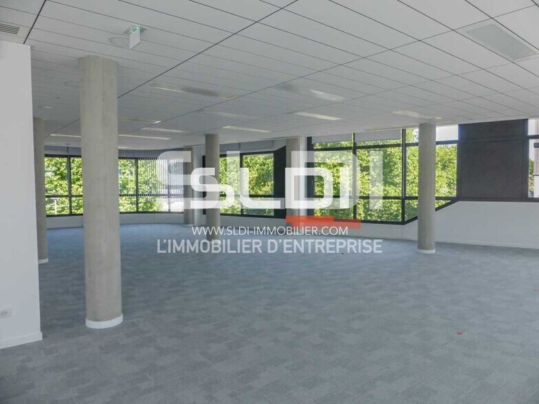 2 Chemin Du Tronchon, Champagne-au-Mont-d'Or à louer - Photo de l’immeuble – Image 3 sur 10