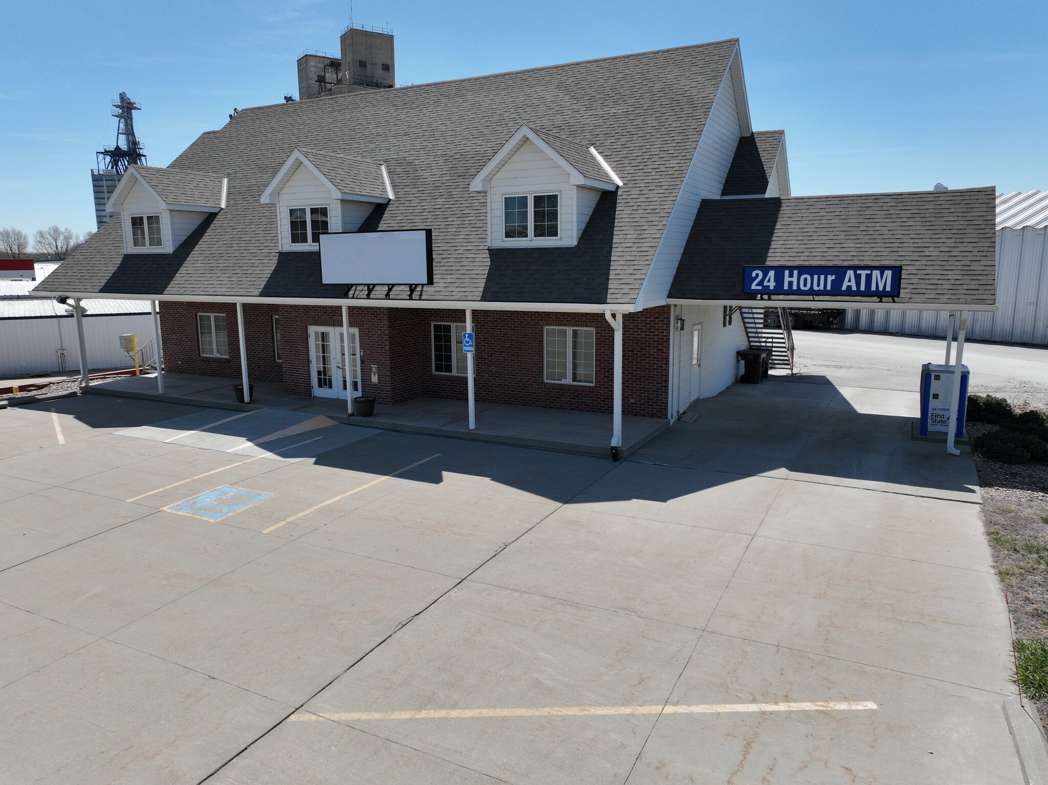 108 W 3rd St, Firth, NE à vendre Photo principale– Image 1 sur 17
