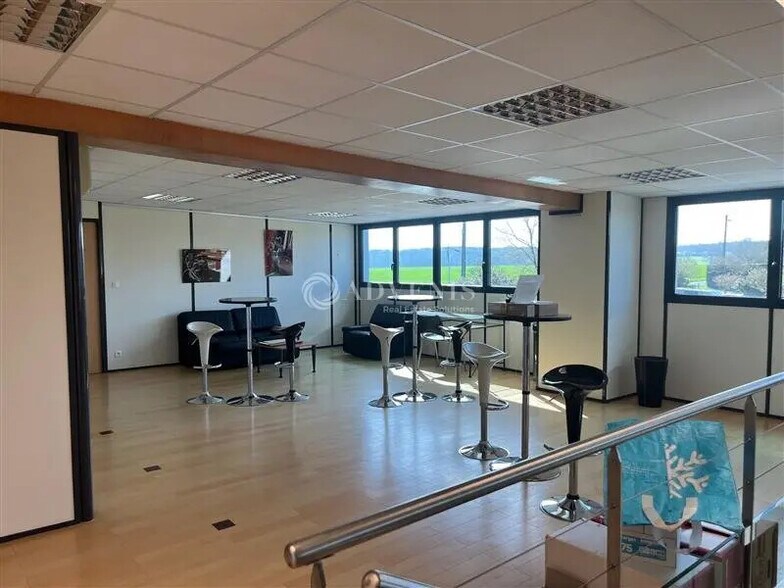 Local d'activités dans Sonzay à vendre - Photo de l’immeuble – Image 3 sur 9